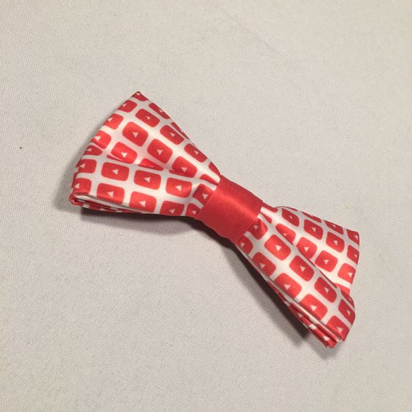 YouTube RARE CUSTOM MADE VIDCON Clip On Bow Tie - Picture 1 of 7